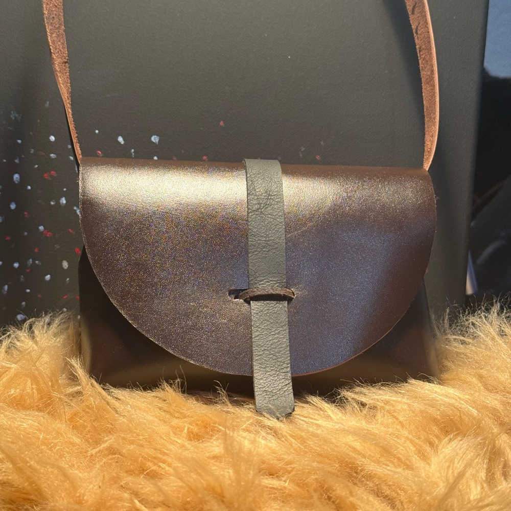 Elegant Brown Leather Crossbody Bag